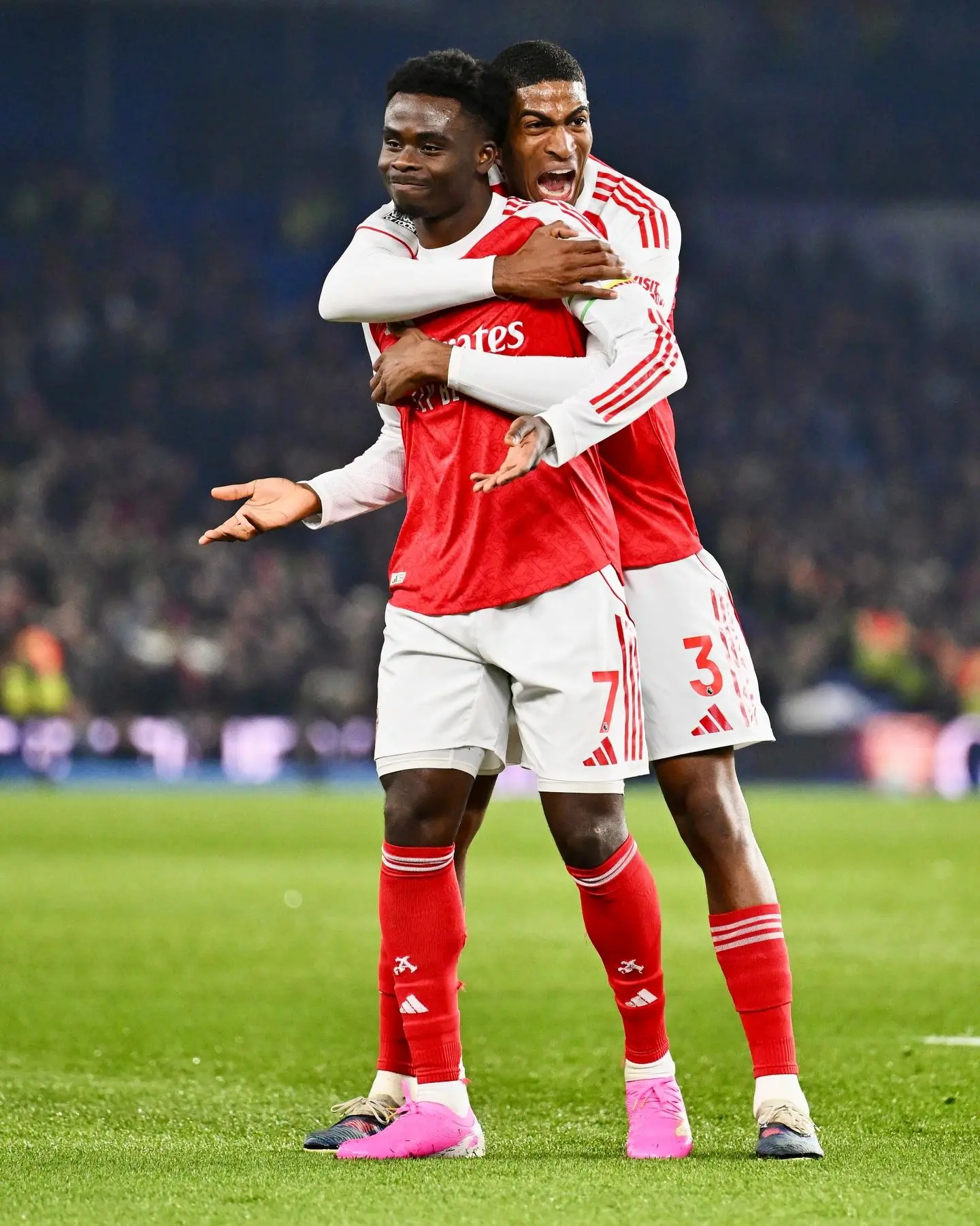 开云体育-里程碑战攻入制胜球，萨卡赛后社媒：300次出场啦！