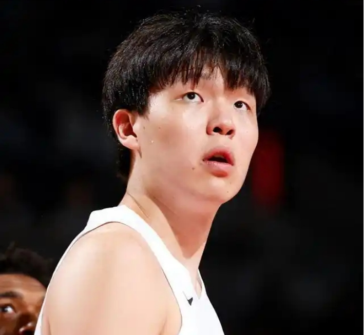 开云官方网站-梦幻半场！杨瀚森8中8轰17+3+2+1 弹无虚发无可阻挡